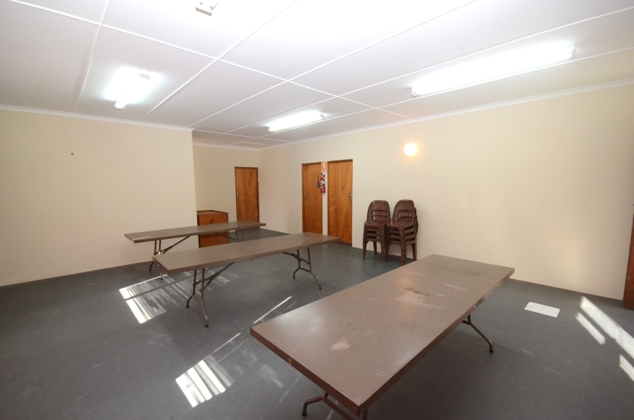 To Let Commercial Property for Rent in Beacon Bay Eastern Cape